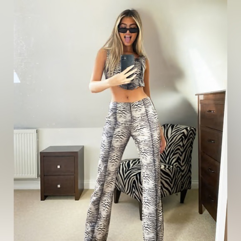 Collusion Women's Zebra‎ Print Flared Pants Sz 4R